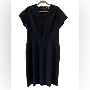 Banana Republic Lightweight Stretch Wool Dress in Black. Size 14